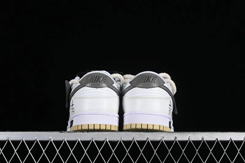 All categories Nk SB Dunk series Nk SB Dunk Low low-top sneakers Nk Dunk Low Panda Prank-Street Racing Flying Cloud Top SB strap low-top casual sneakers DV0833-100